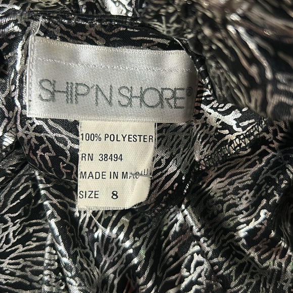 80's Ship 'n Shore Silver
Lamé Top size 8 vintage - Picture 9 of 9